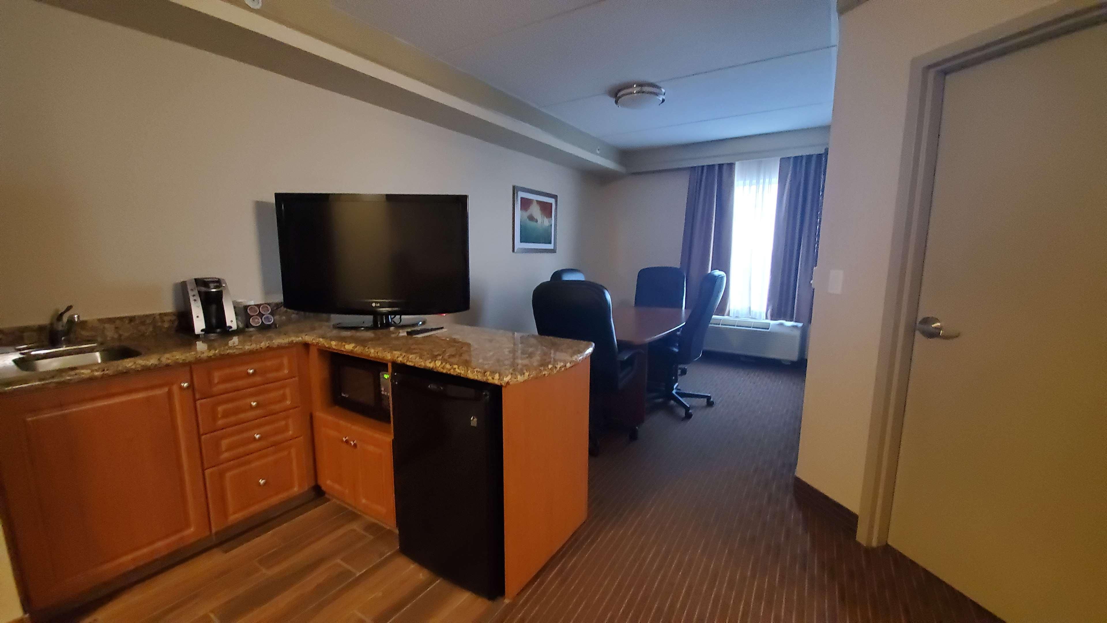 Best Western Plus Waterloo Bagian luar foto