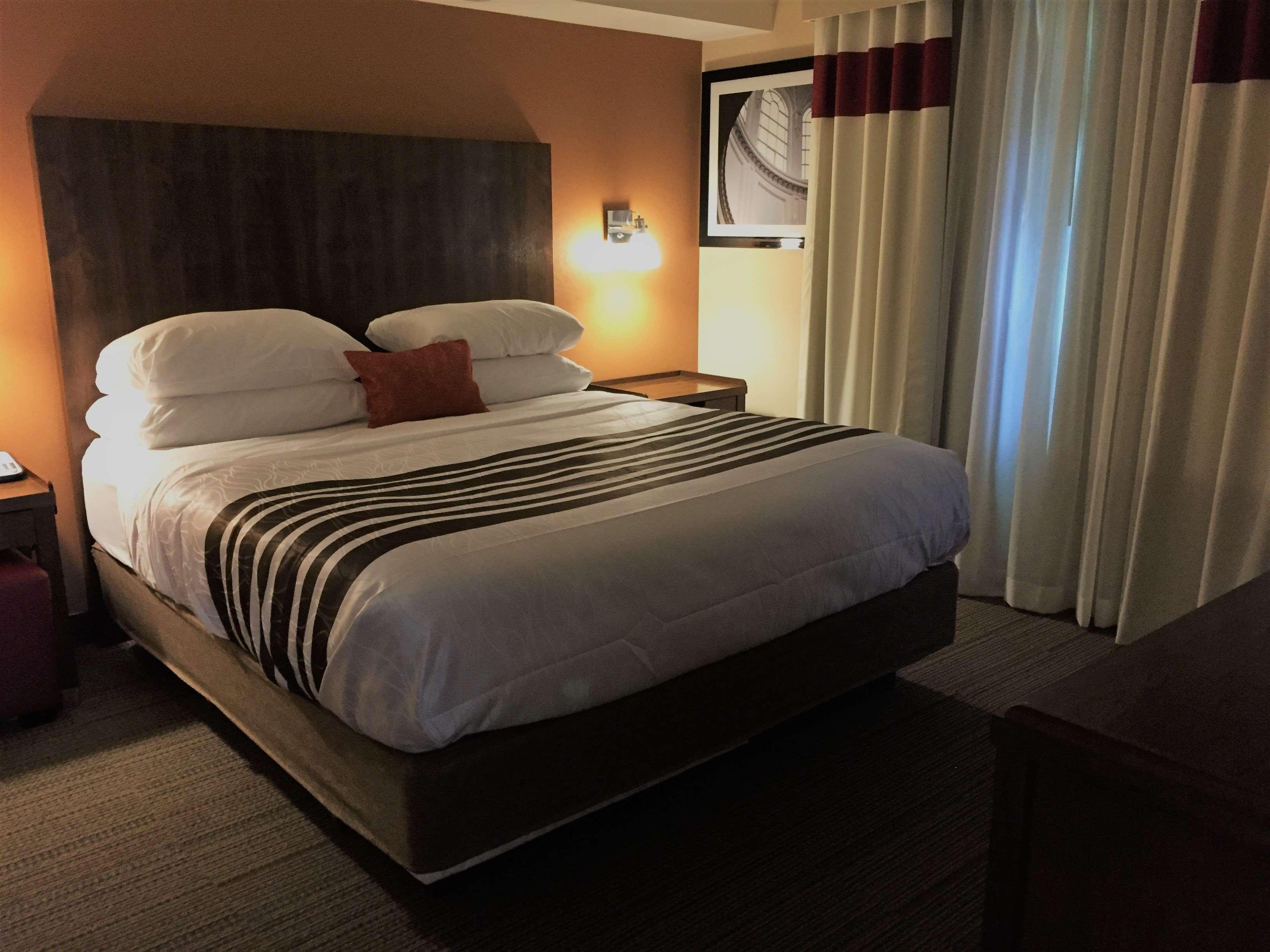 Best Western Plus Waterloo Bagian luar foto