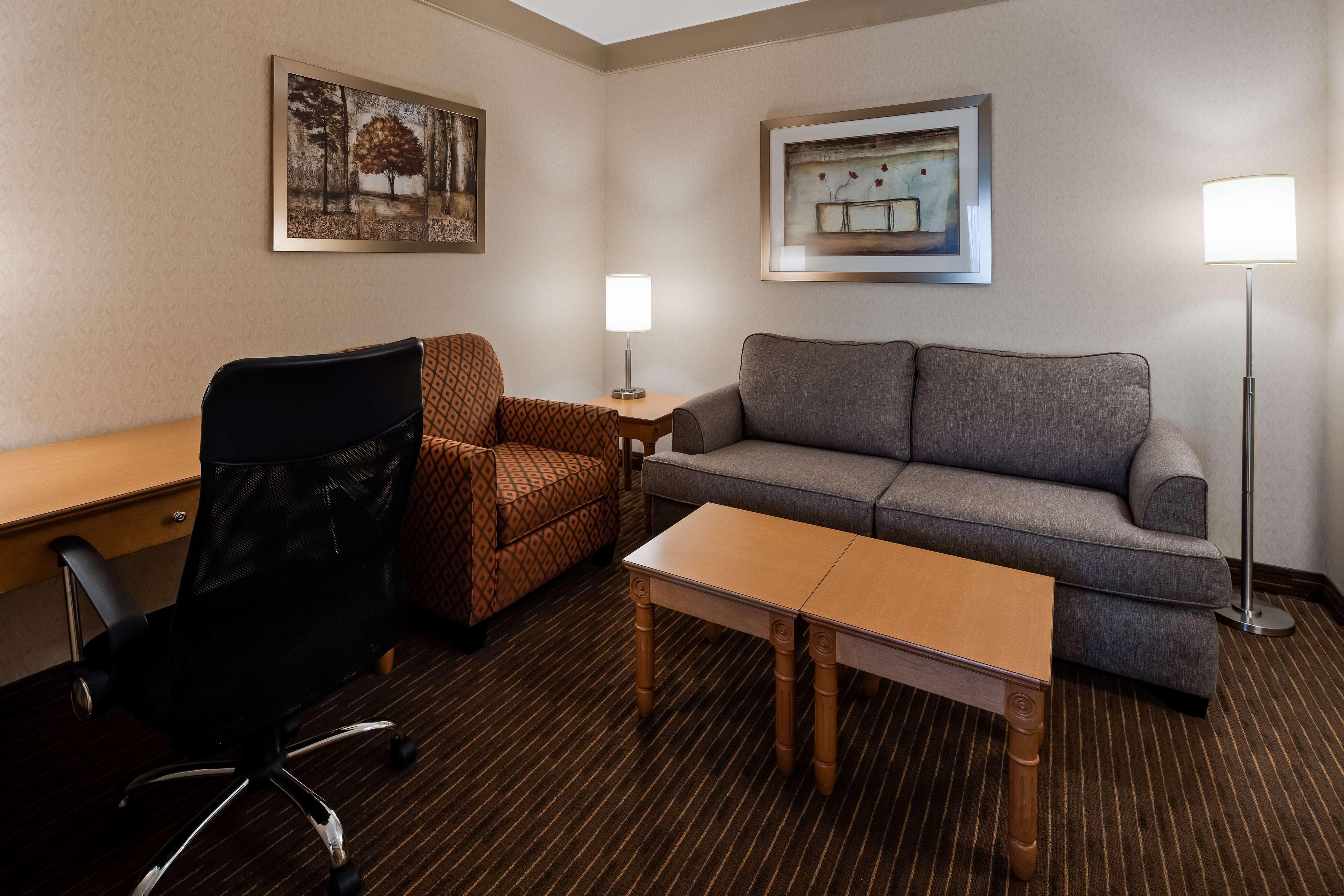 Best Western Plus Waterloo Bagian luar foto