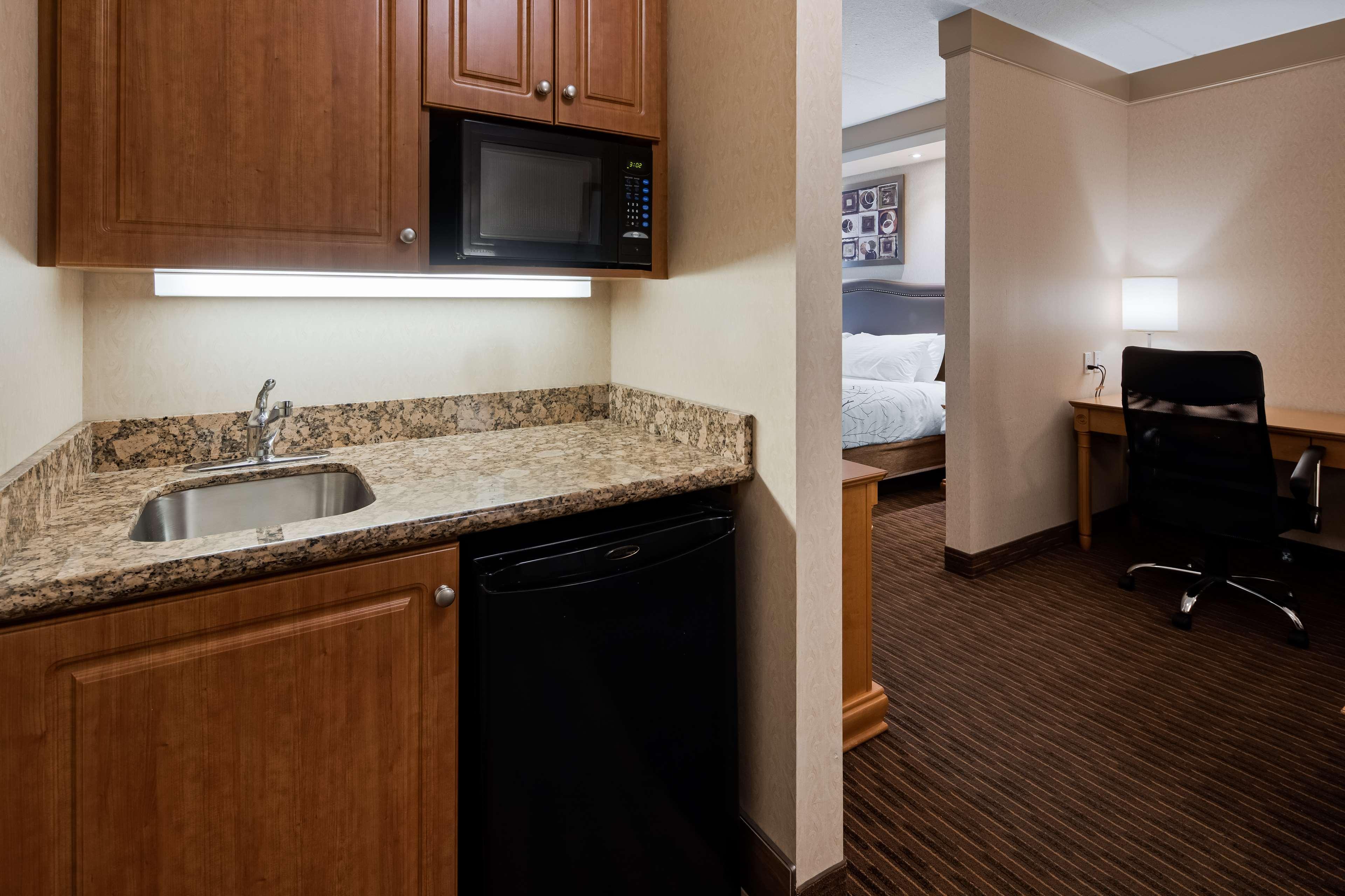 Best Western Plus Waterloo Bagian luar foto