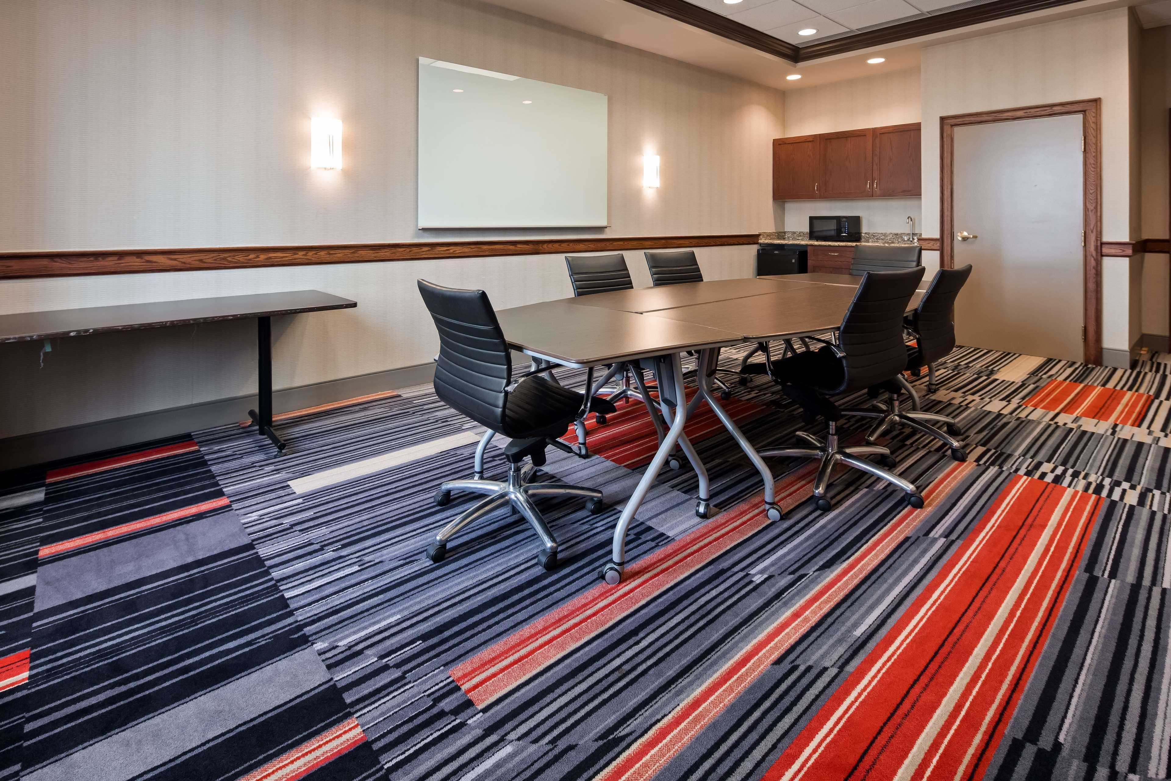 Best Western Plus Waterloo Bagian luar foto
