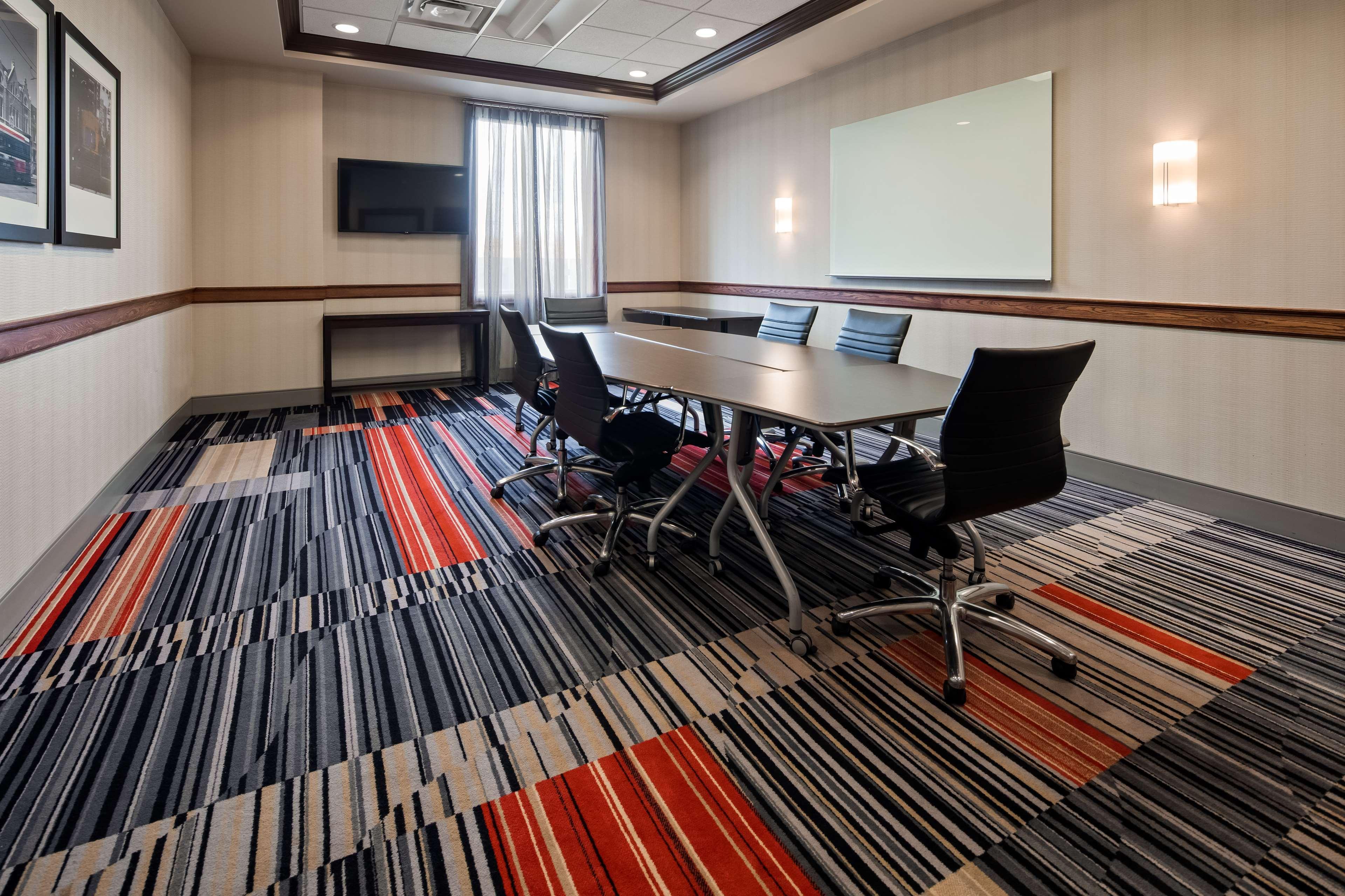 Best Western Plus Waterloo Bagian luar foto